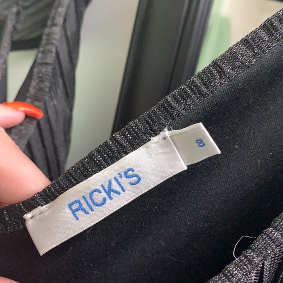 Black dress - Picture 2 of 4